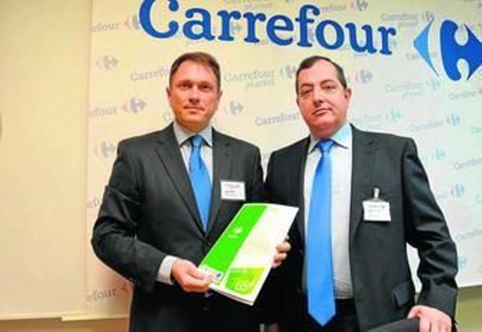 Alejandro Puig y Francisco José Pousa, directores de Carrefour Norte y Sur, ayer durante la presentación.