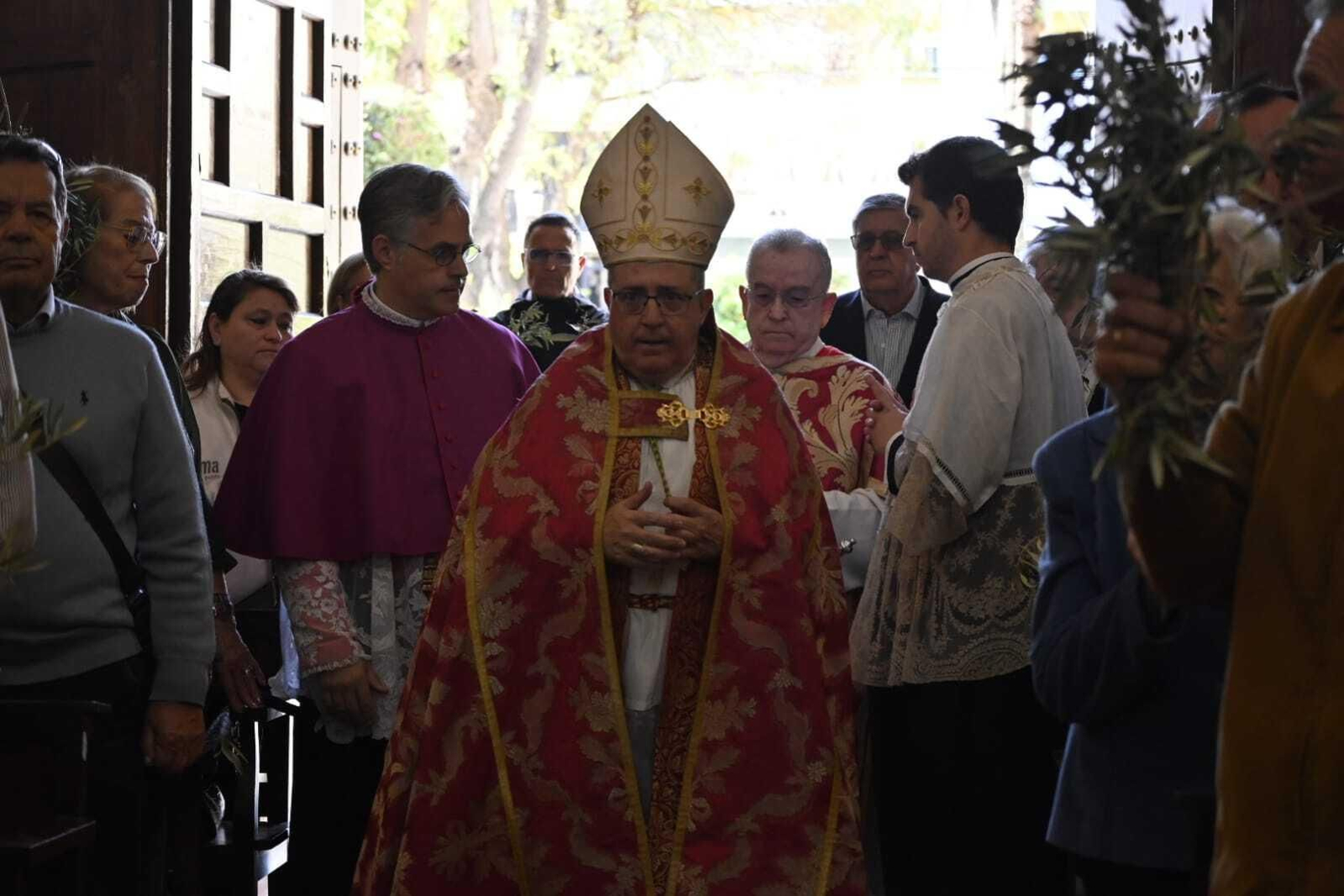 Misa y procesión de Palmas del Domingo de Ramos de Huelva en imágenes