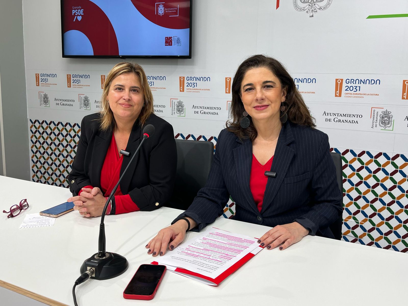 Nuria Gutiérrez y Raquel Ruz, en rueda de prensa.
