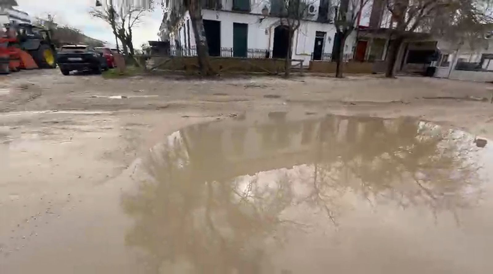 Trabajos para aliviar las inundaciones en El Rocío.