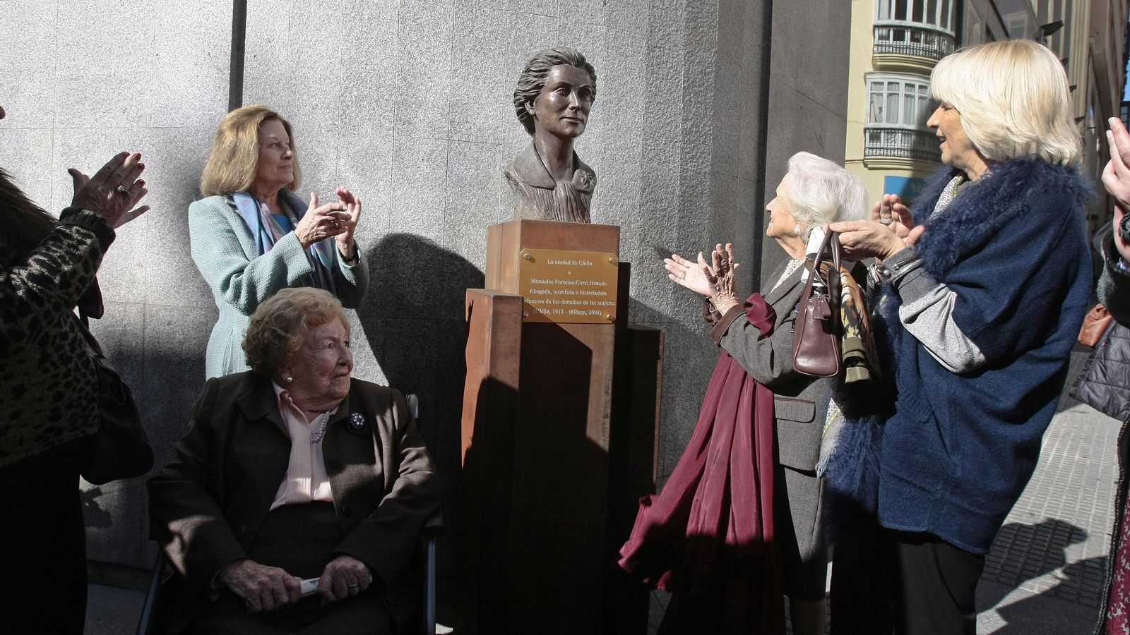 Inauguración del busto de Mercedes Formica en la plaza del Palillero en 2013 Inauguración del busto de Mercedes Formica en la plaza del Palillero en 2013