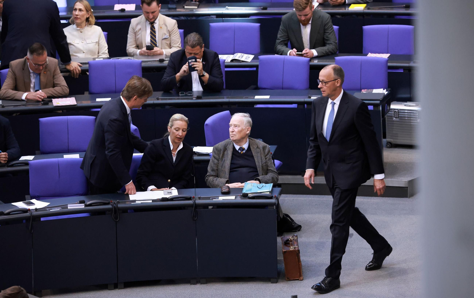 El aspirante a canciller, el conservador Friedrich Merz, durante la votación en el Bundestag.