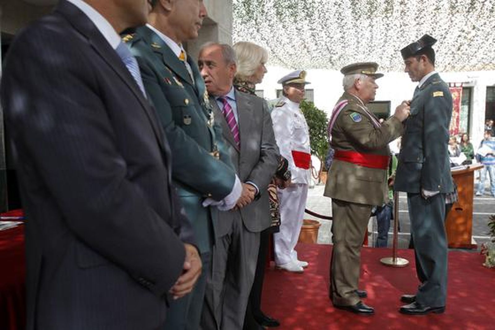 La Comandancia de la Guardia Civil de Cádiz celebra la festividad de su Patrona, la Virgen del Pilar.

Foto: Jesus Marin