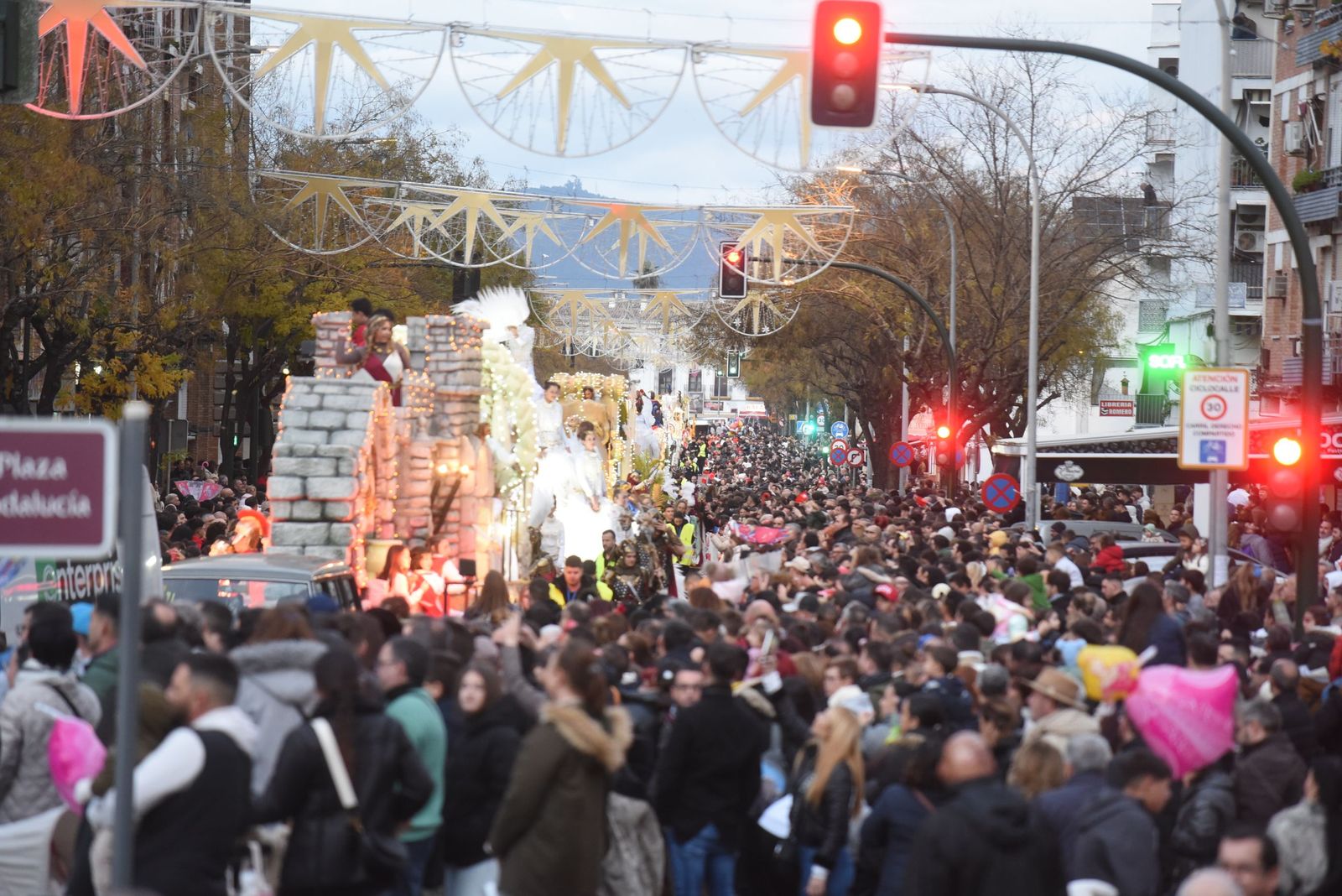 La ilusión se extiende por Córdoba en una mágica cabalgata de Reyes