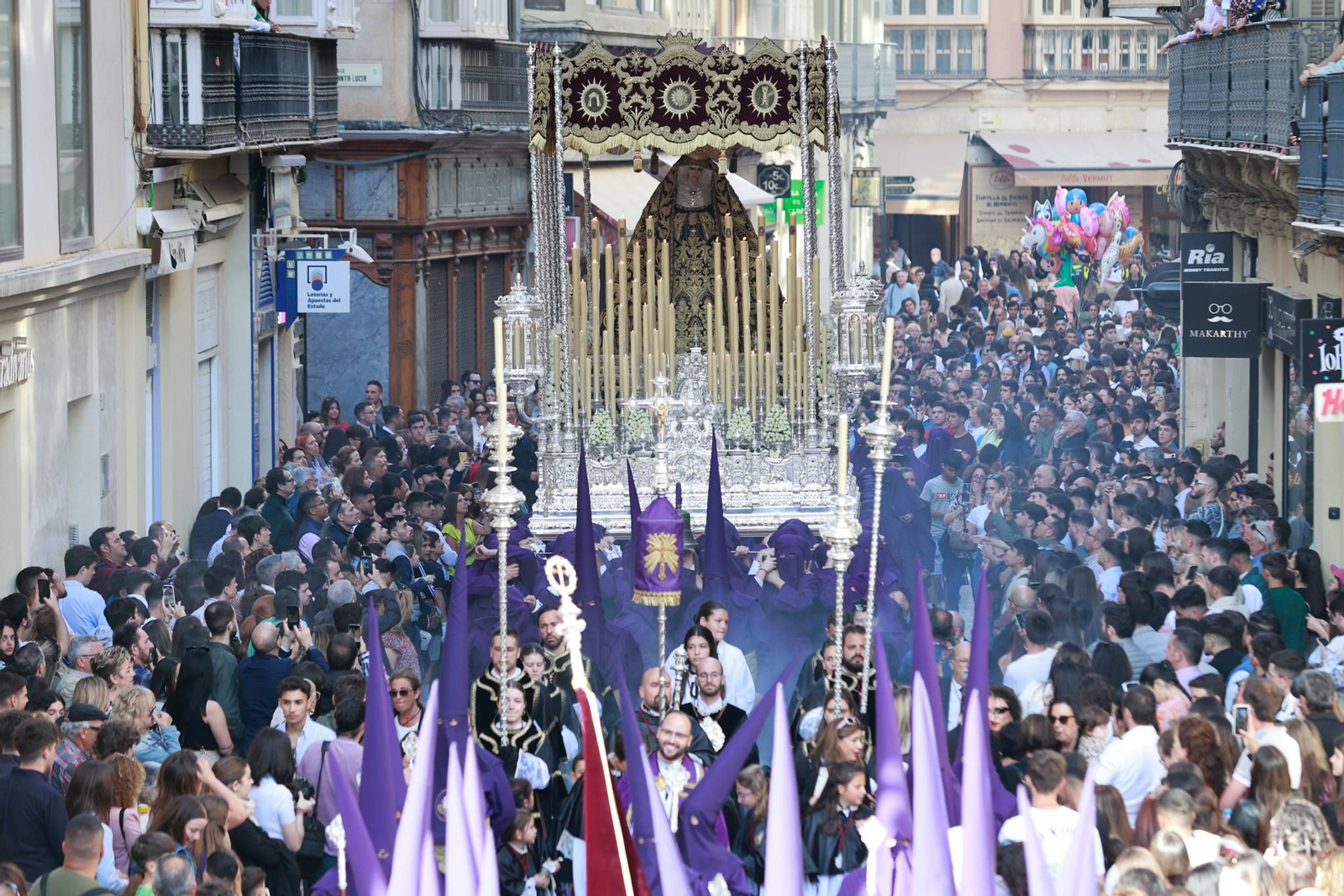 Las fotos de la procesión de Pasión el Lunes Santo en Málaga