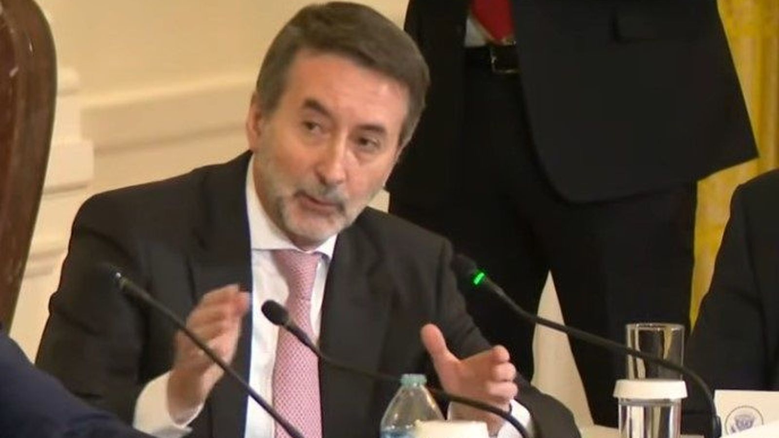 El consejero delegado de Repsol, Josu Jon Imaz, durante la reunión en la Casa Blanca.