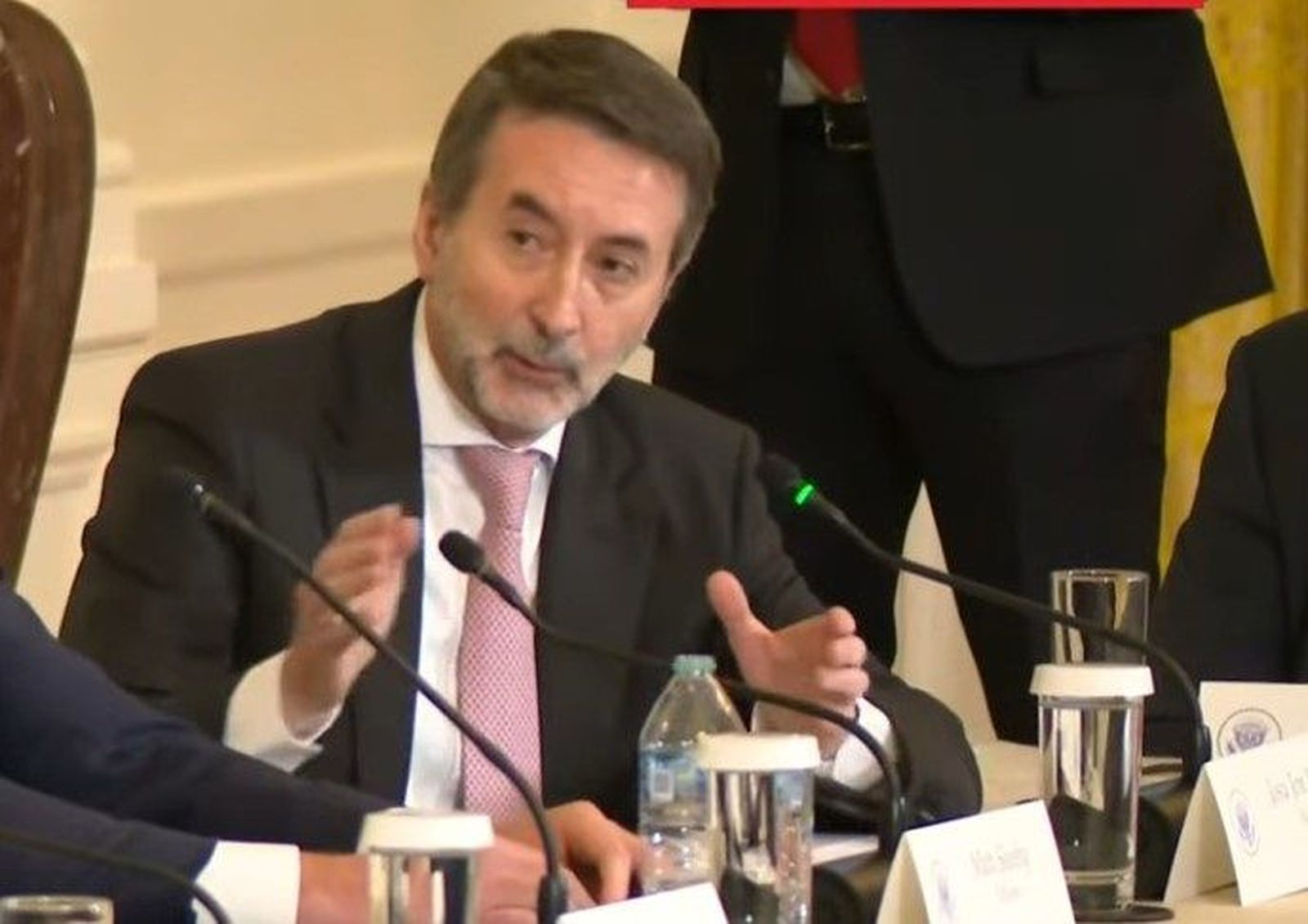 El consejero delegado de Repsol, Josu Jon Imaz, durante la reunión en la Casa Blanca.