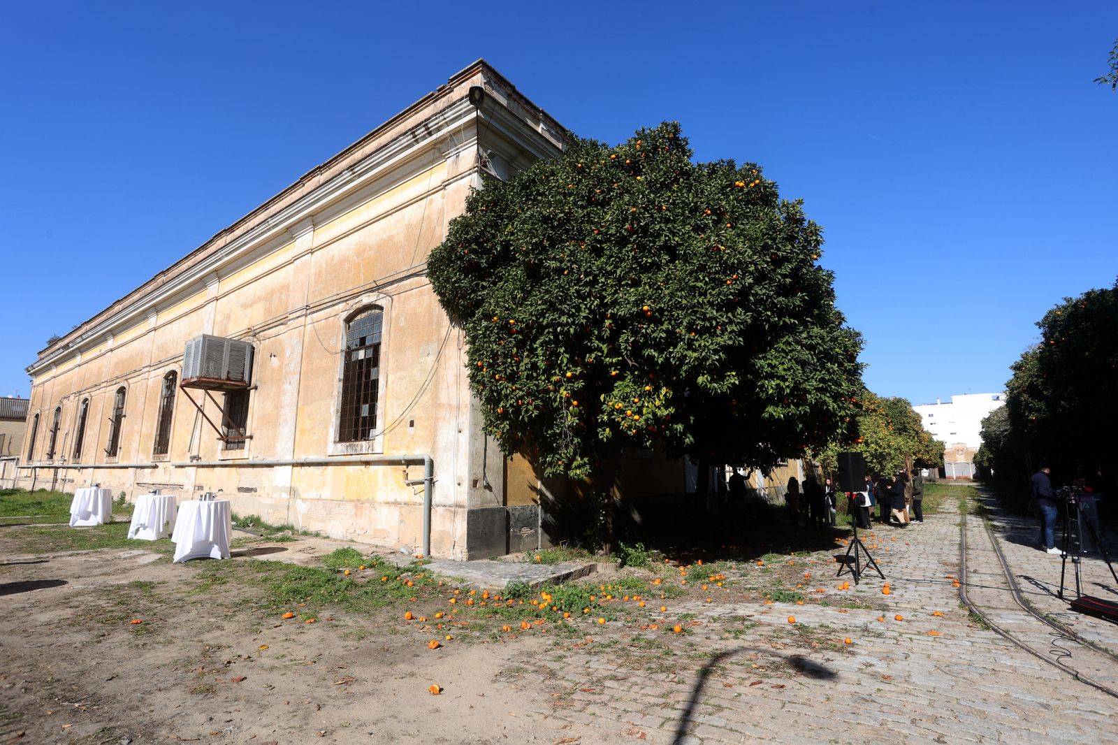 Carolina España visita la antigua fábrica de Artillería