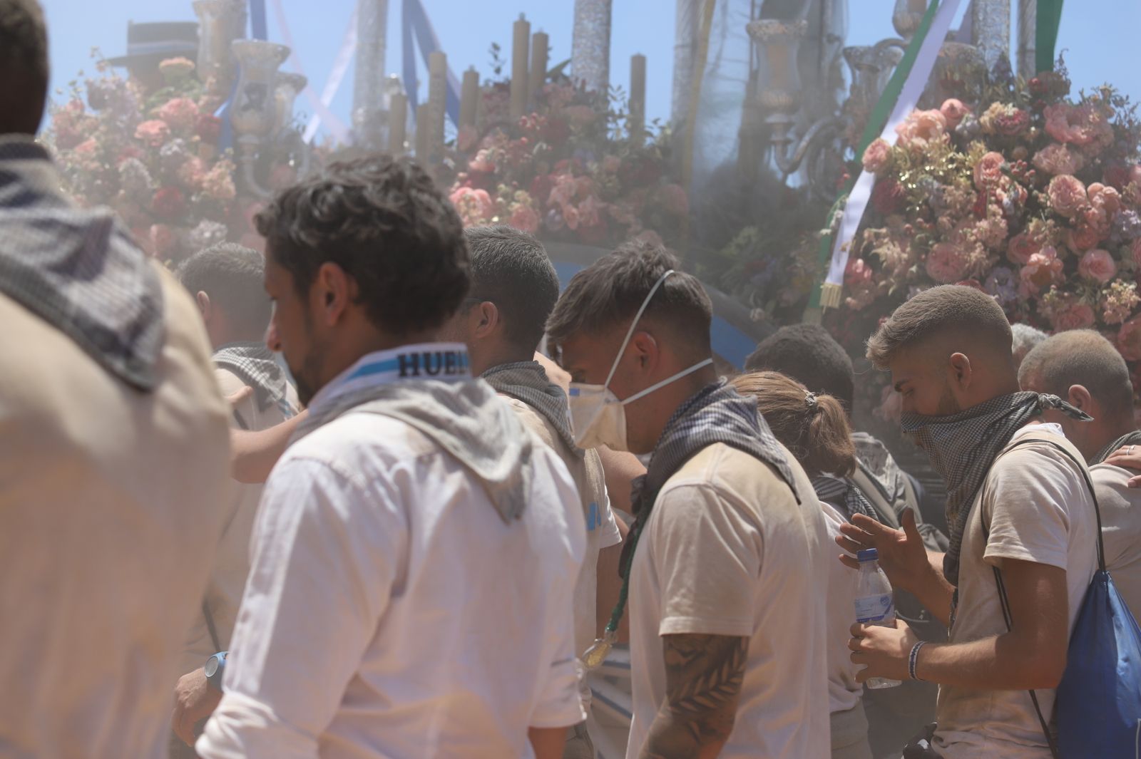 Imágenes de la Hermandad del Rocío de Huelva en el camino