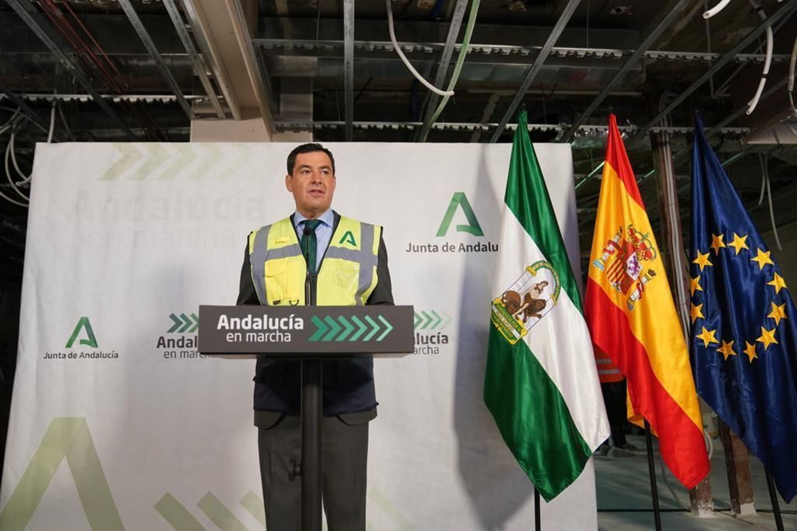 Moreno, durante la visita a las obras del hospital del Valle Comarcal de Los Pedroches, en Córdoba