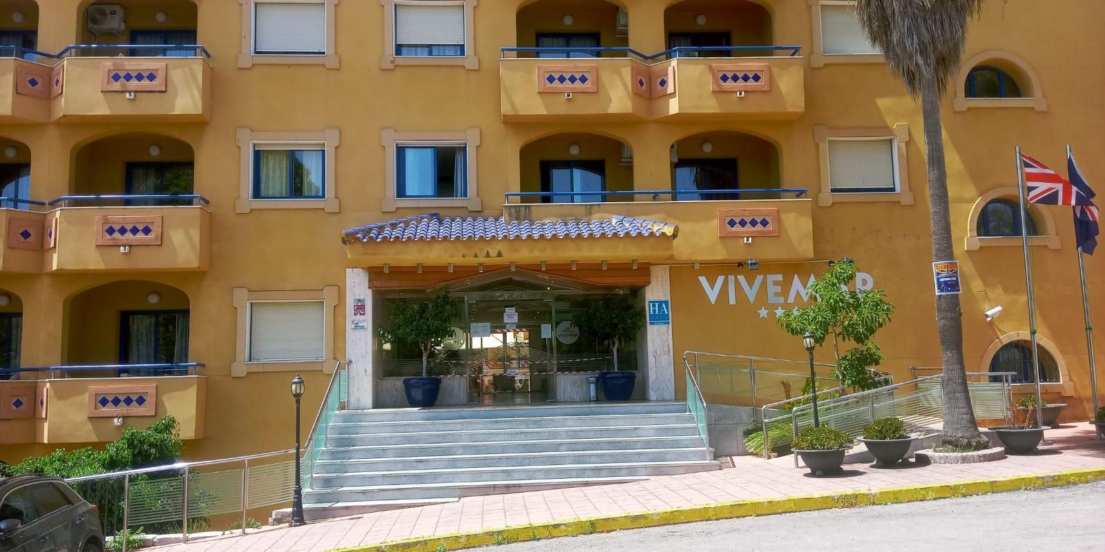 El interior del hotel de Benalmádena precintado por la Policía