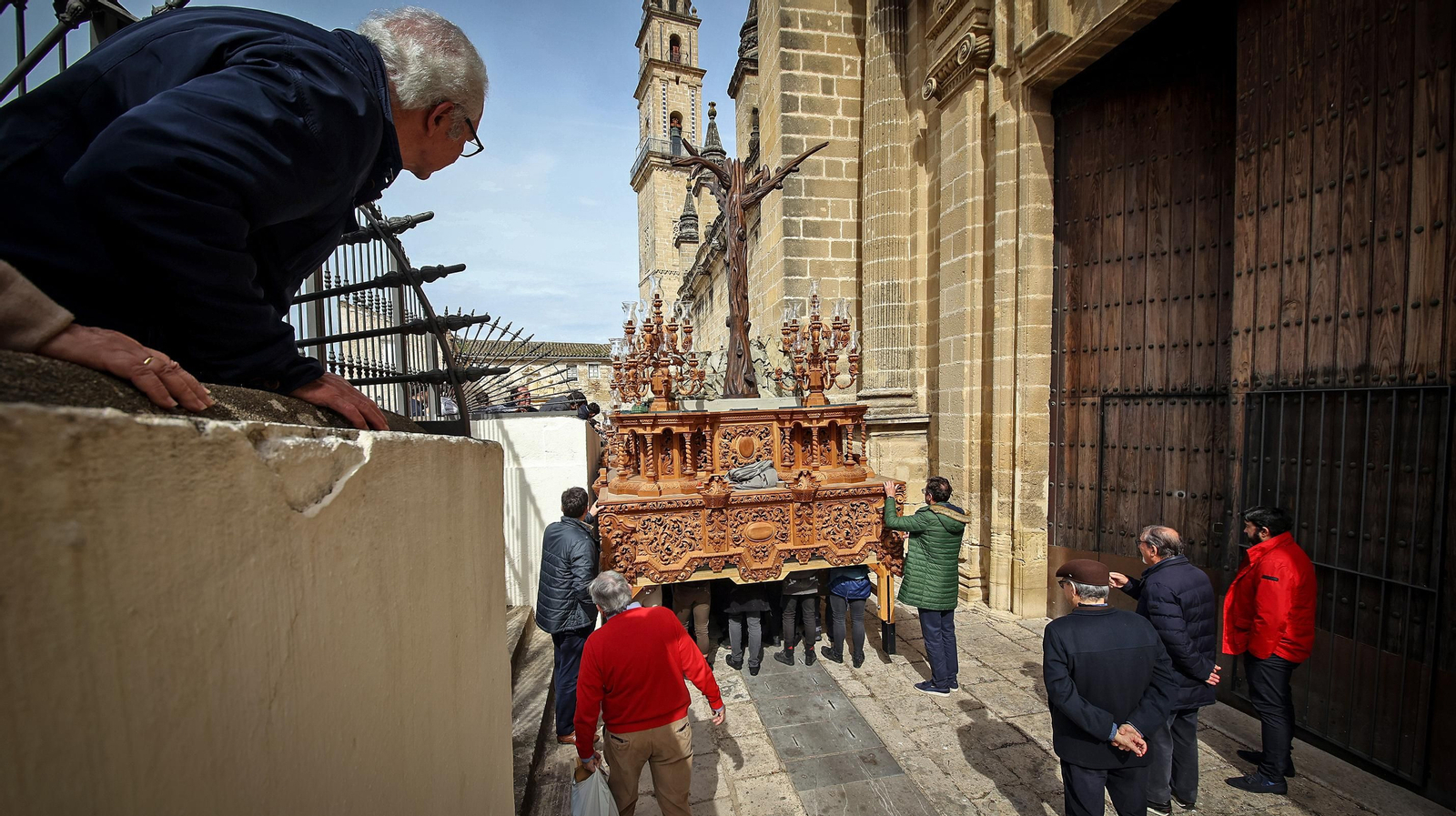 La Mortaja prueba su paso por el entorno de la Catedral