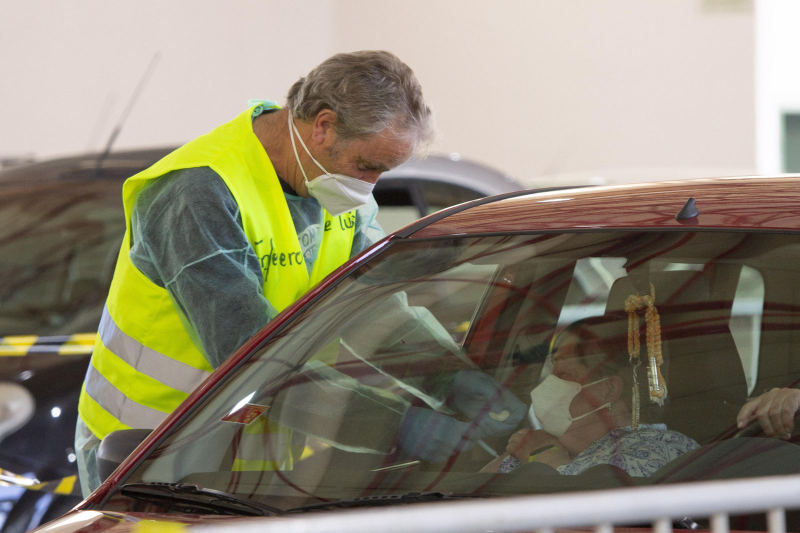 Fotos: colas en la vuelta a la vacunación masiva en Granada