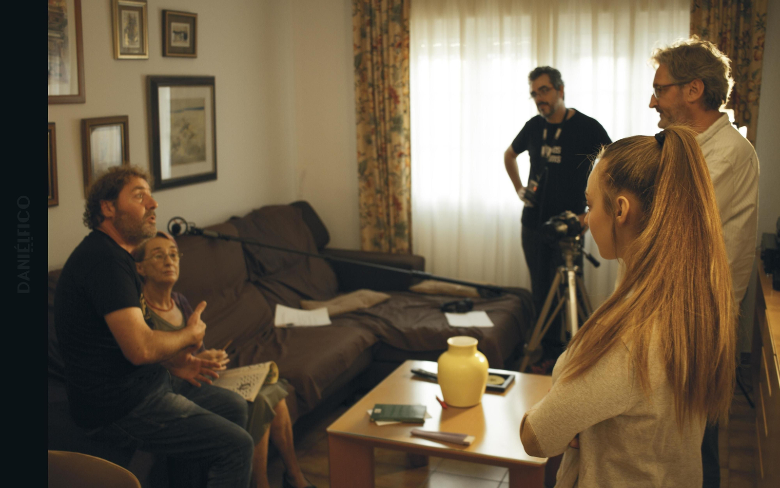 Preparando una de las escenas del corto 'Rosas los domingos' que dirige Jesús Herrera.