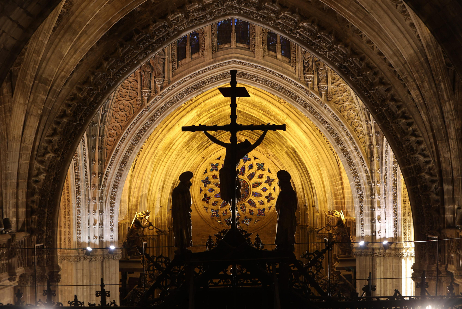 Las impresionantes imágenes de las cubiertas de la Catedral al anochecer