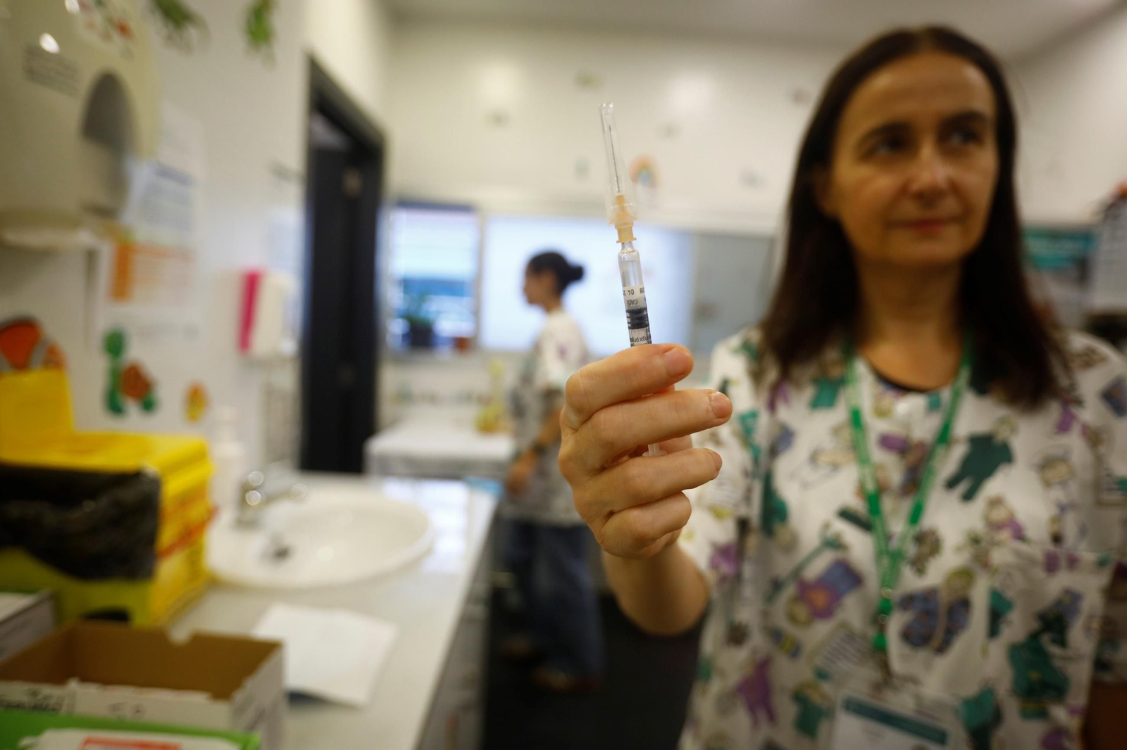 El inicio de la campaña de vacunación contra la gripe, en imágenes