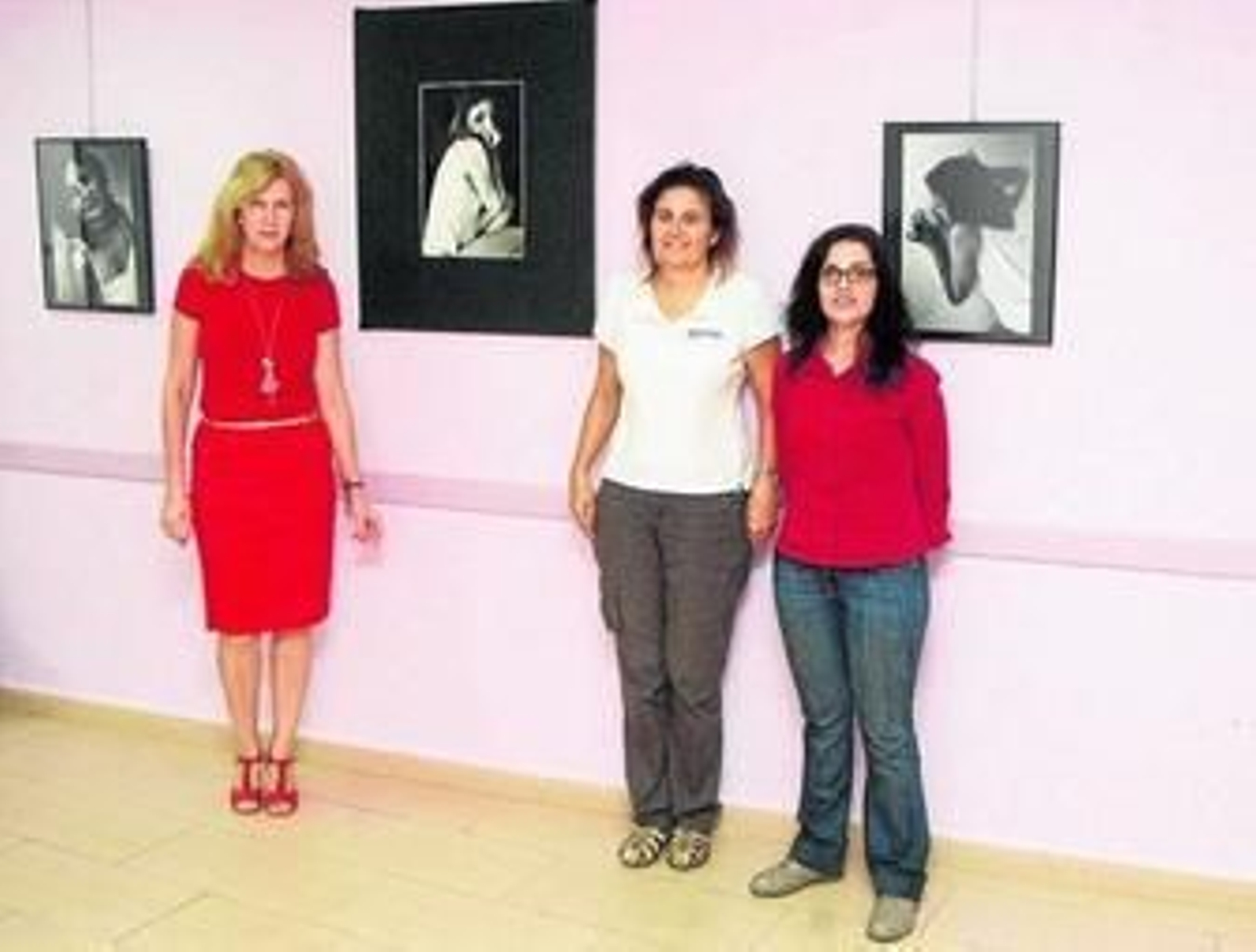 Belen Besga (Belbes) acompañada por la concejala Maria Dolores Ortega y Mariquina Ramos.