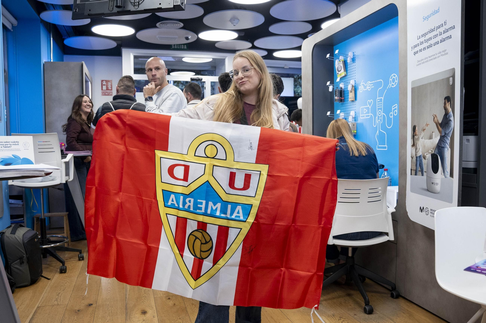 Las imágenes del encuentro con los aficionados de Monte y Bonini en el Paseo de Almería