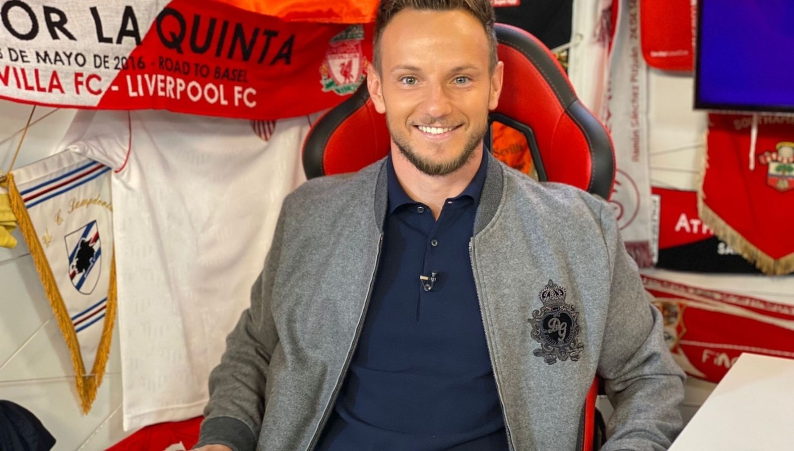 Rakitic, sonriente en el estudio de SFC TV.