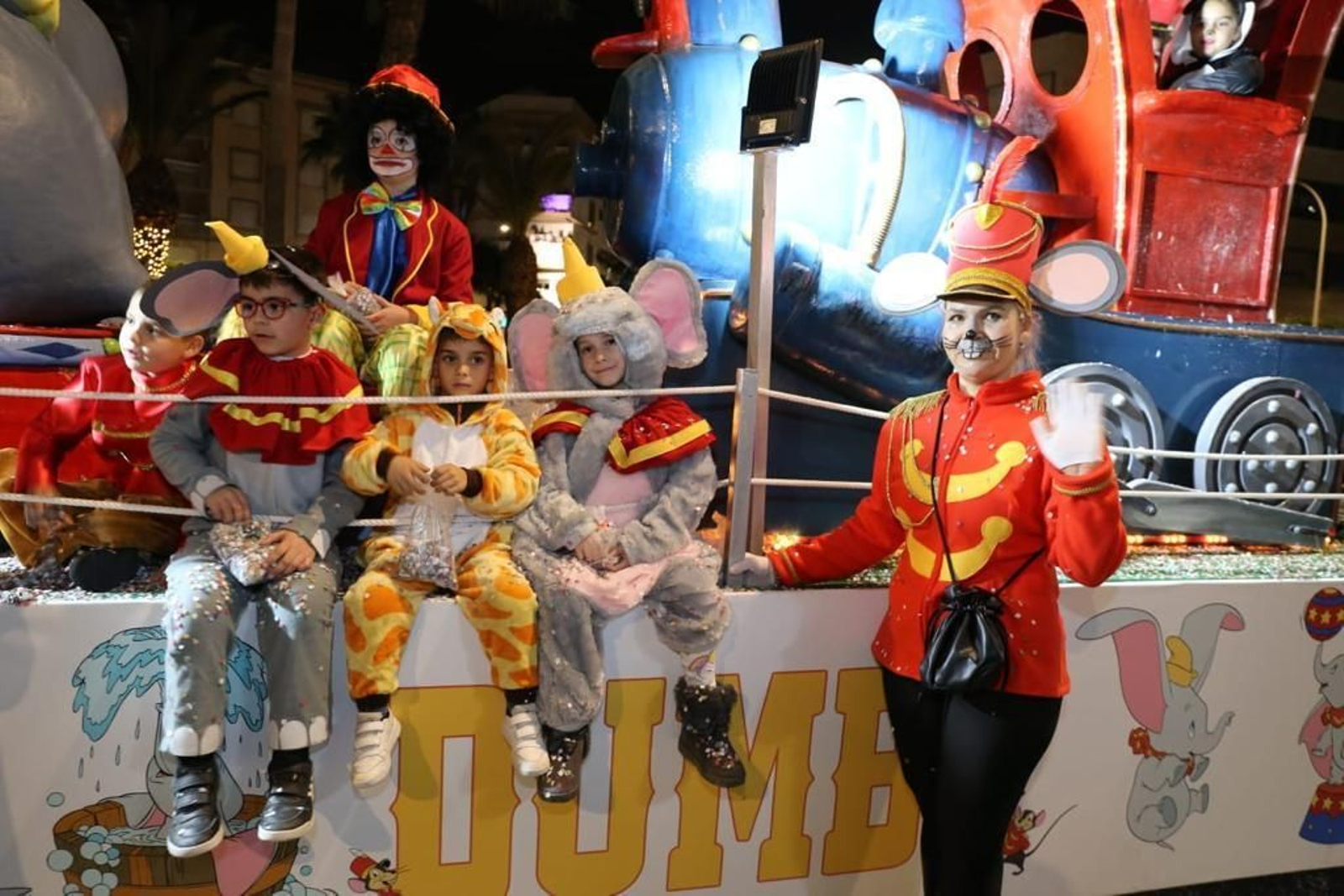 Una de las carrozas participantes.