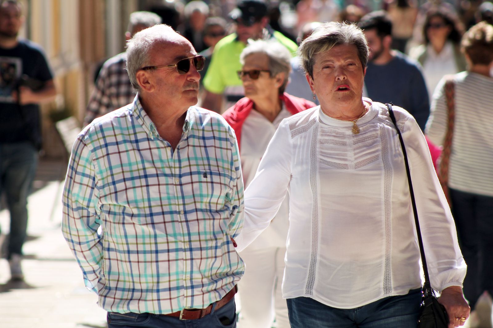 Imágenes del lunes 17 de abril en Huelva