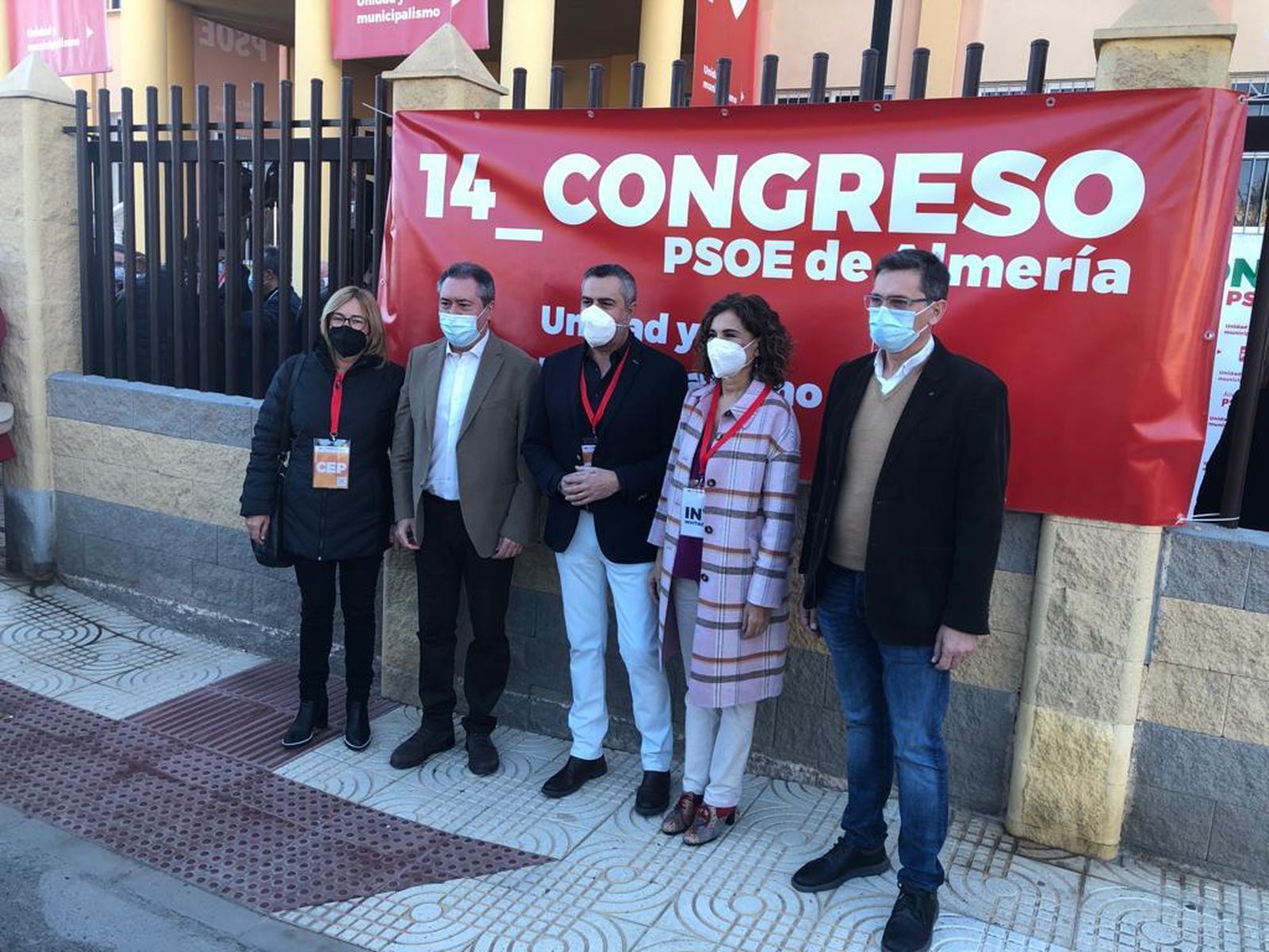 Esperanza Pérez, Juan Espadas, Juan Antonio Lorenzo, María Jesús Montero y José Luis Sánchez Teruel, a las puertas de la Escuela de Música de El Parador.