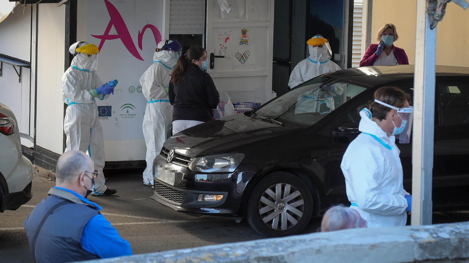 Caos en el Hospital de Jerez por la afluencia masiva de usuarios para hacerse la PCR