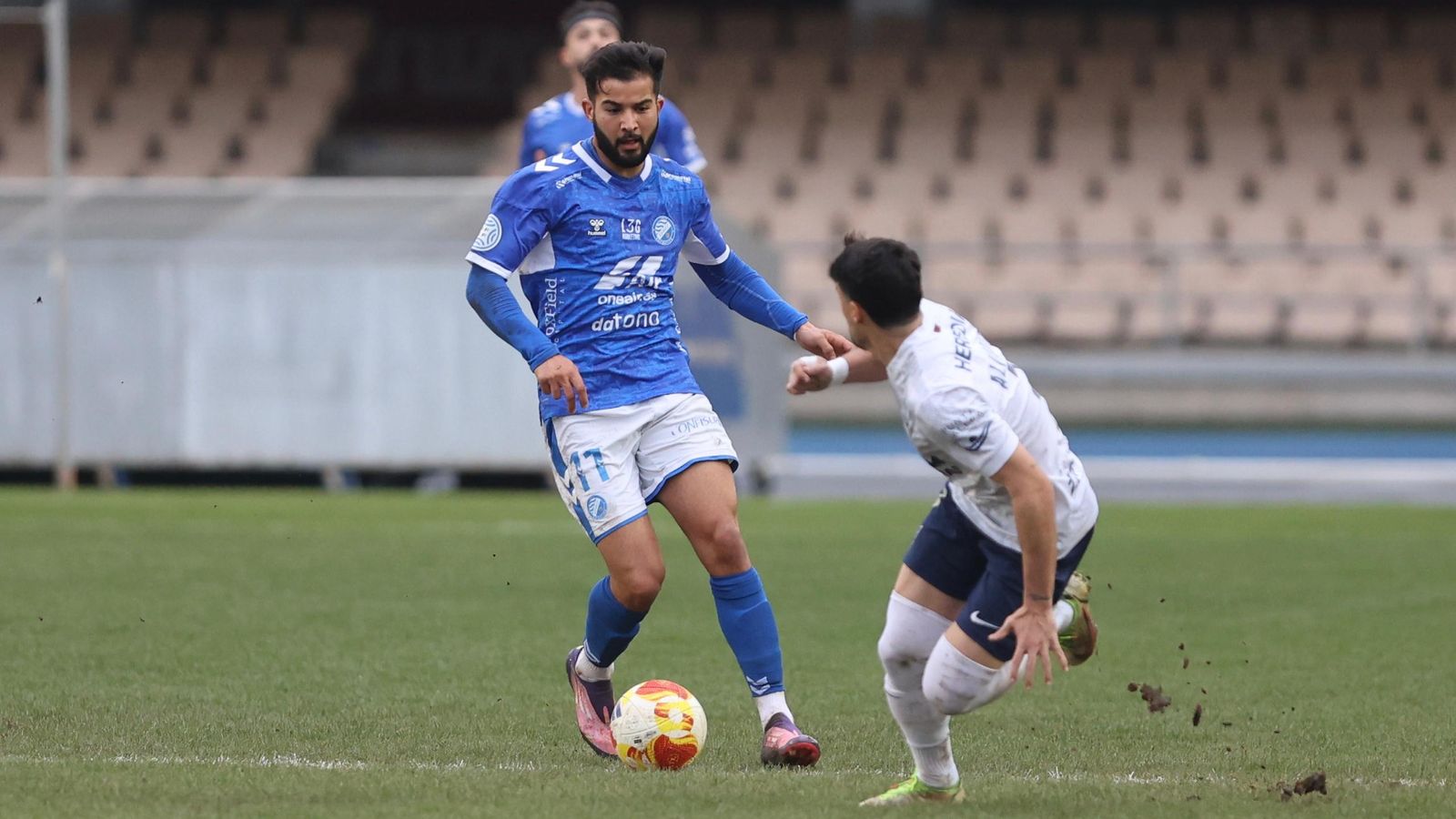 Charid, en una acción del partido.