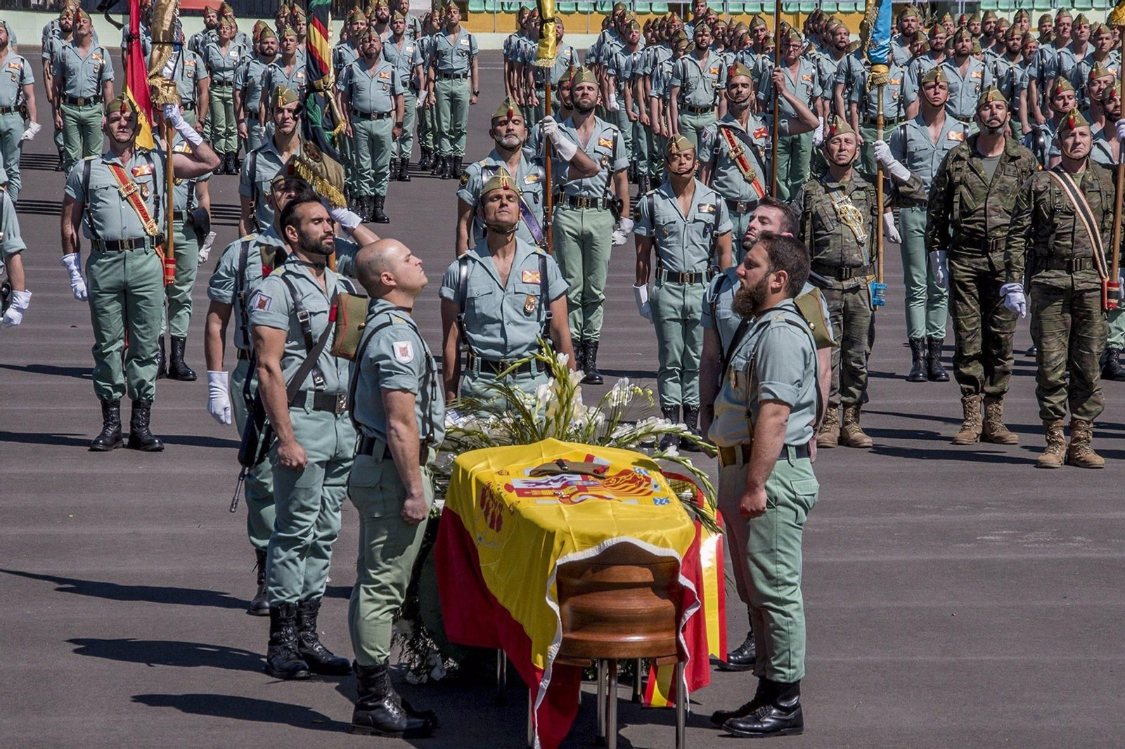 Despedida al legionario muerto en Agost.