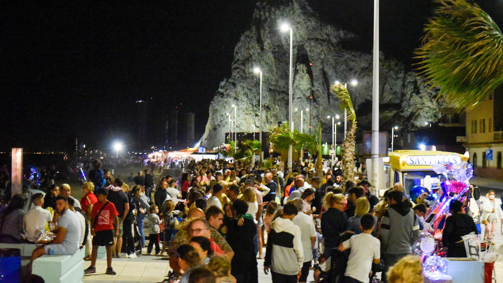 Fotos de la hoguera de San Juan en La Línea