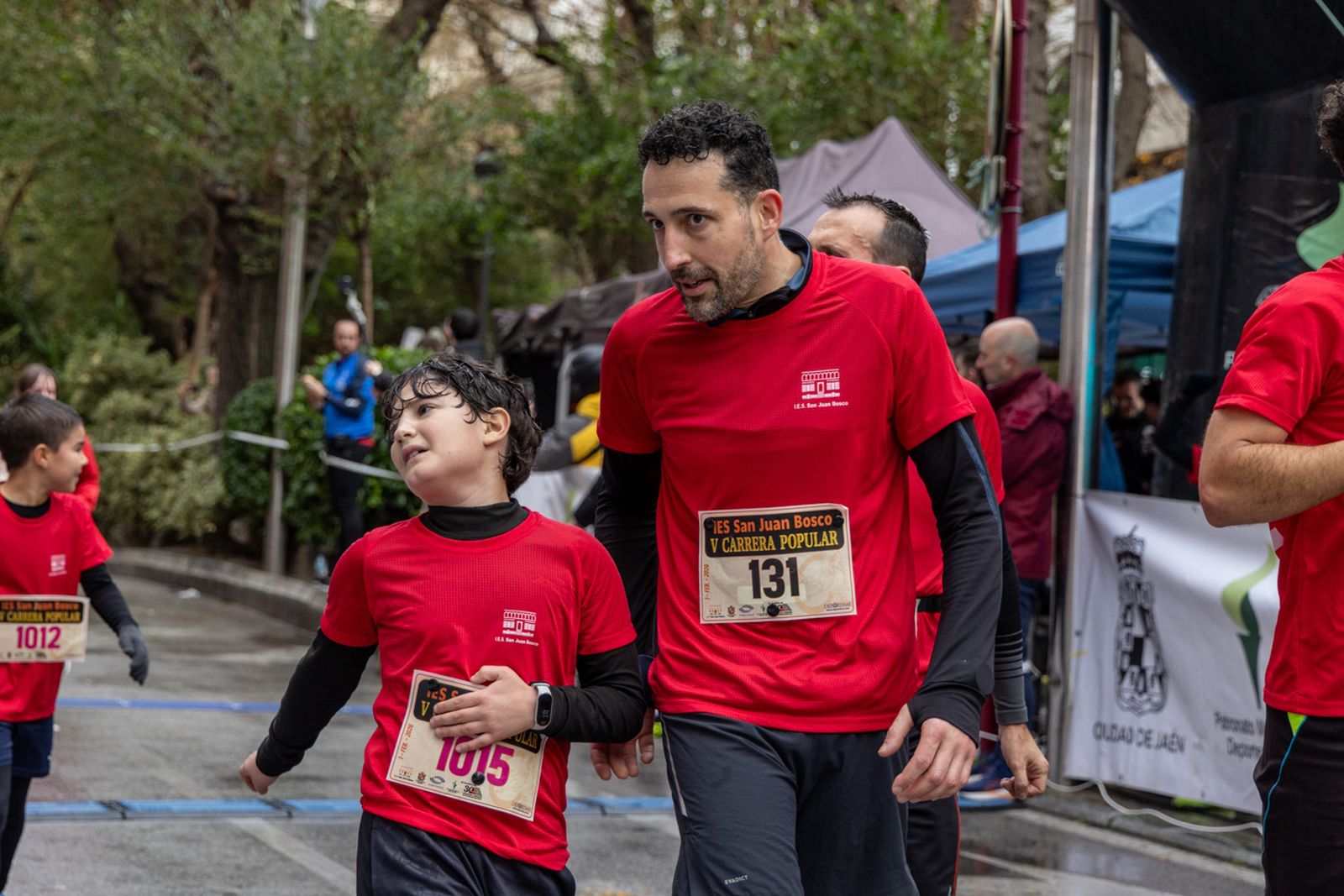 En imágenes: la lluvia no frena a más de un millar de corredores en la V Carrera Popular del IES San Juan Bosco (2)