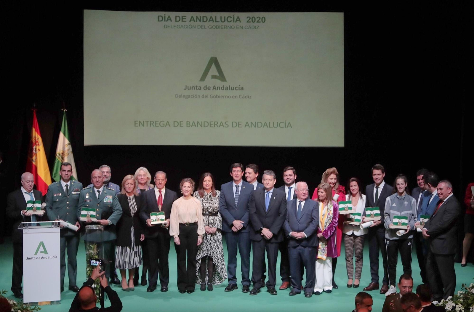 Imágenes de la entrega de las Banderas de Andalucía en la provincia