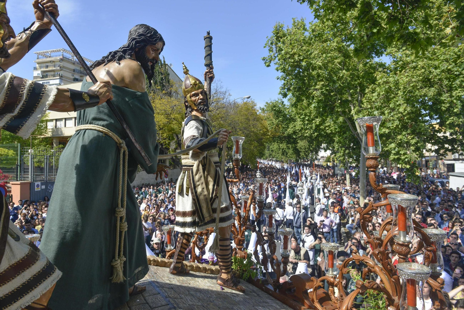 El paso de misterio de la Milagrosa.