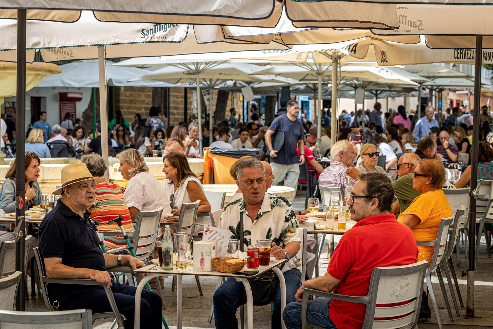 Búscate en SailGP Cádiz: La ciudad disfruta del ambiente del domingo con las actividades, las carreras y los bares