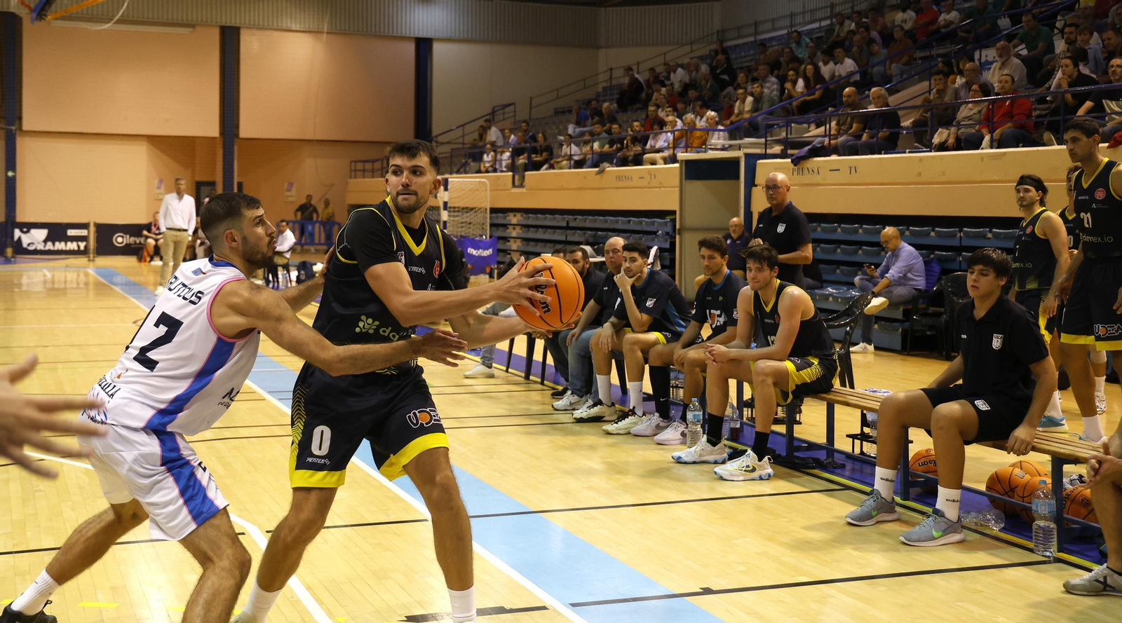 Las fotos del Udea Algeciras - Baloncesto Melilla de la Segunda FEB