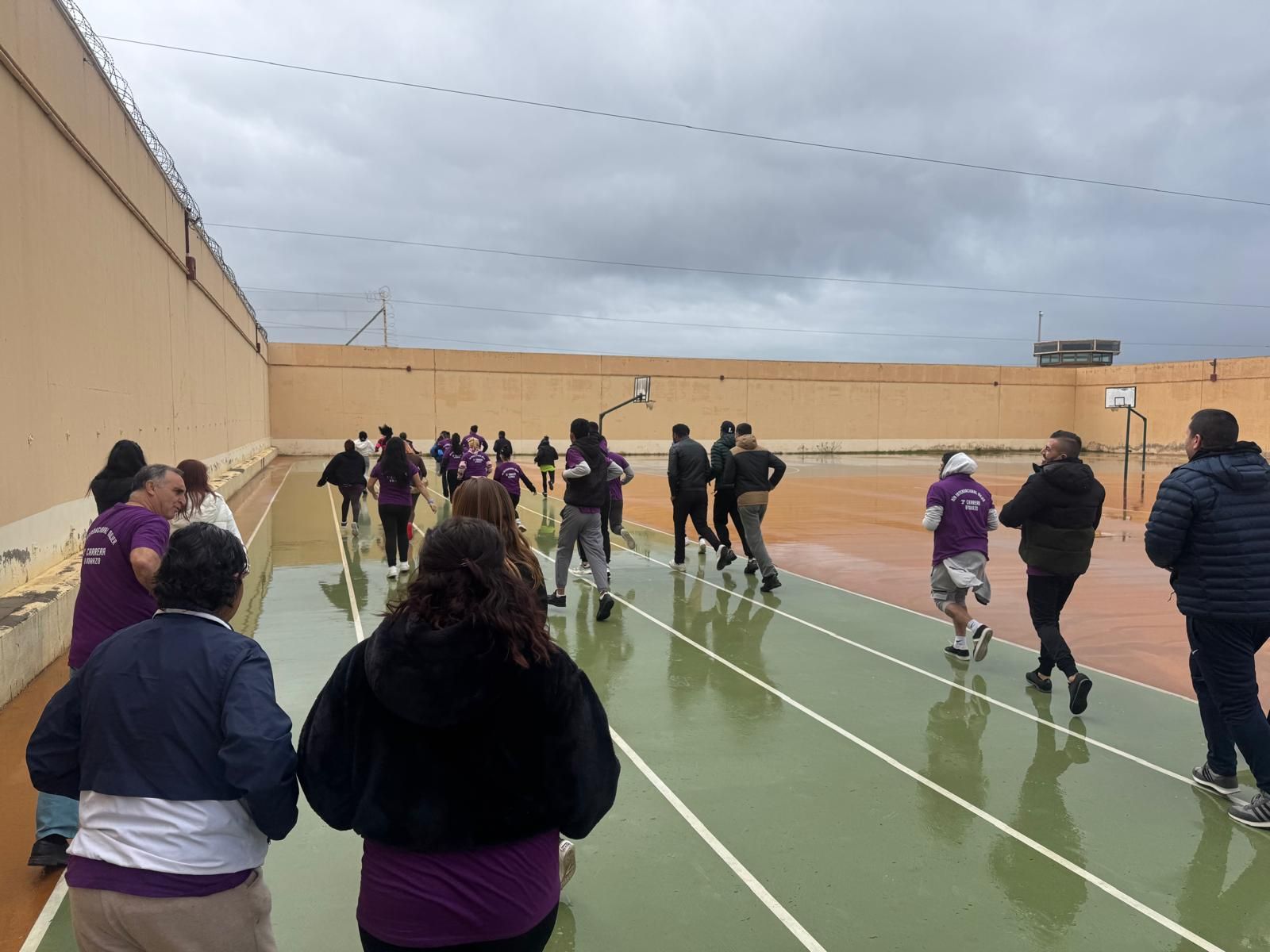 El patio de El Acebuche ha acogido la tercera edición de esta prueba por la igualdad.