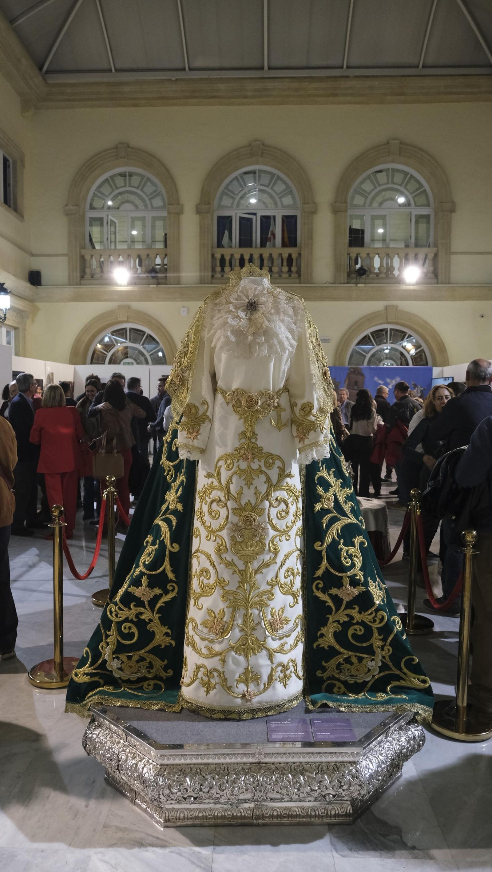 Fotos de la exposición de la Cofradía del Perdón y los Afligidos de Vélez Rubio en la Diputación de Almería