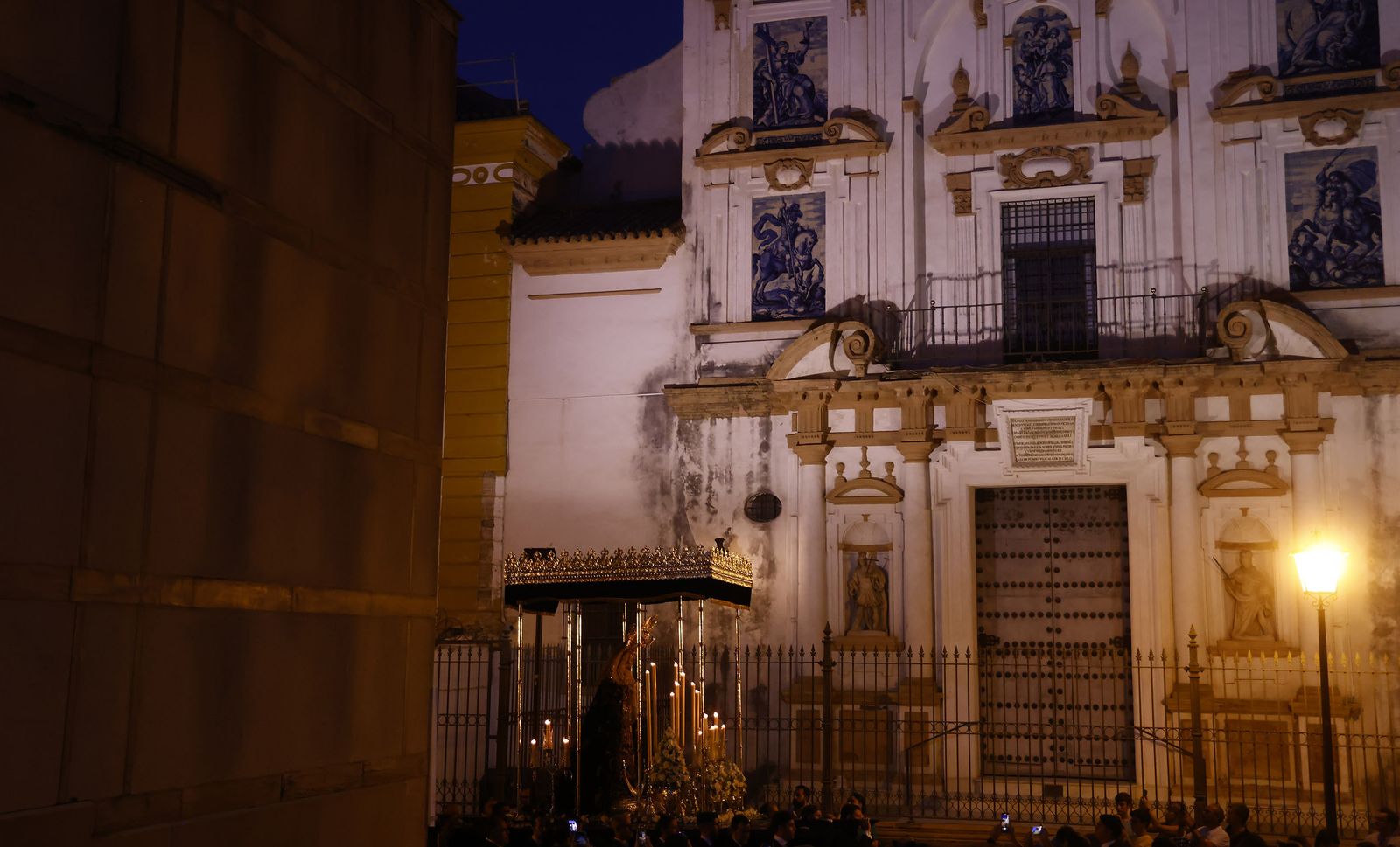 Rosario vespertino de la Virgen del Mayor Dolor, de la Hermandad de las Aguas, en imágenes