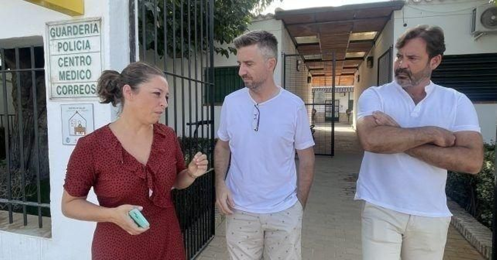 Macarena Robles junto a otros representantes socialistas.