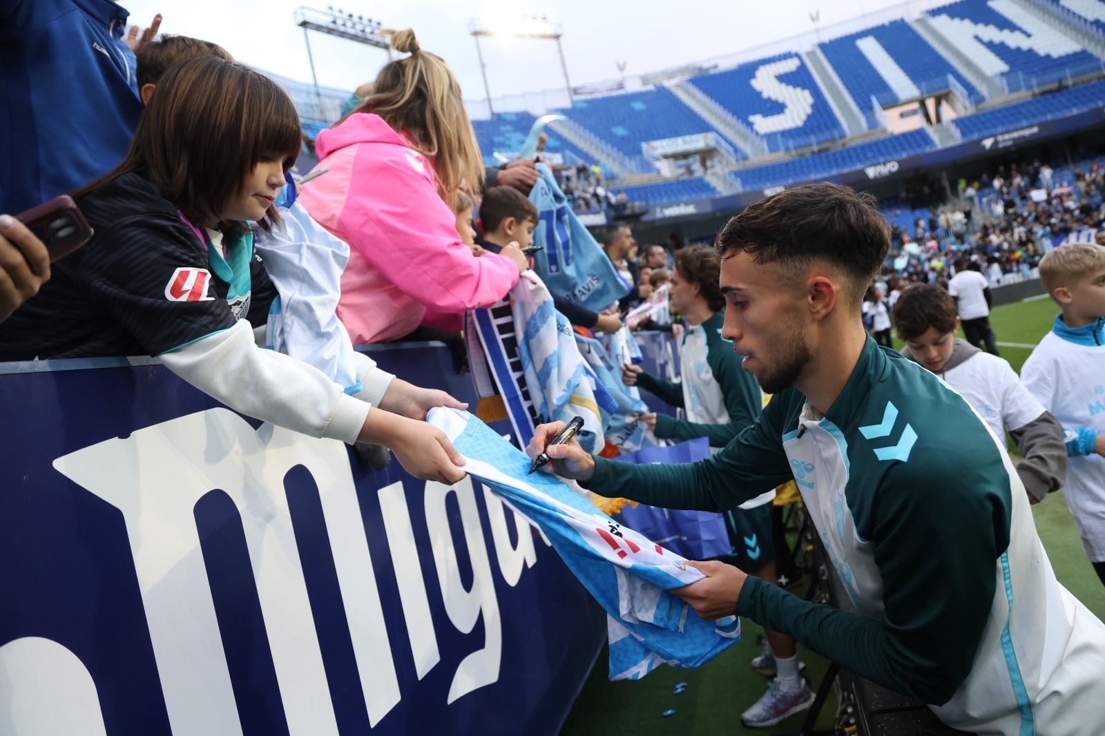 Búscate en las fotos del entrenamiento del Málaga CF en La Rosaleda