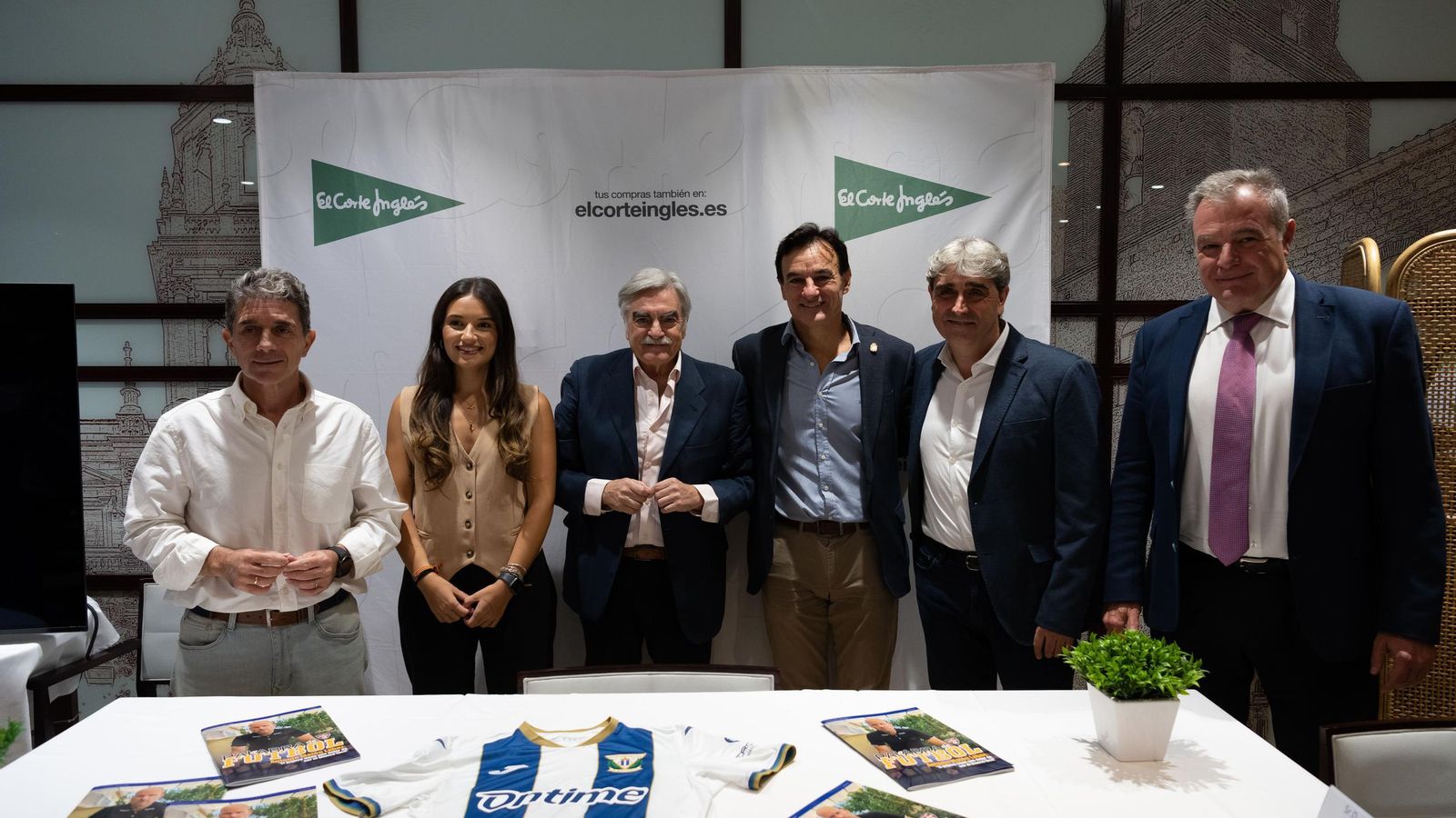 José María Álvarez, Ana Núñez, Antonio Oliver, Agustín González, Txema Indias y Carlos Sainz. José María Álvarez, Ana Núñez, Antonio Oliver, Agustín González, Txema Indias y Carlos Sainz.