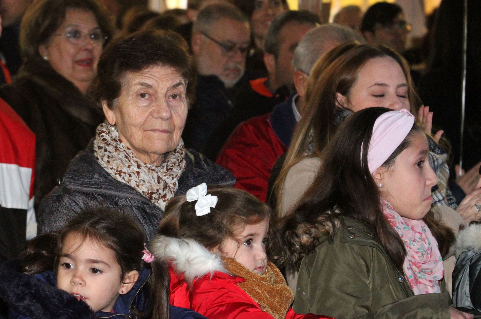 Pepe El Marismeño y el Coro de Emigrantes ponen voz al Cuentacuentos de Huelva Información, en imágenes