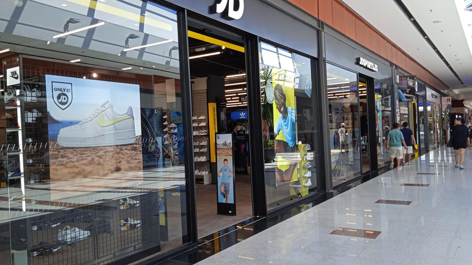 Nueva tienda de JD en Las Dunas Shopping.
