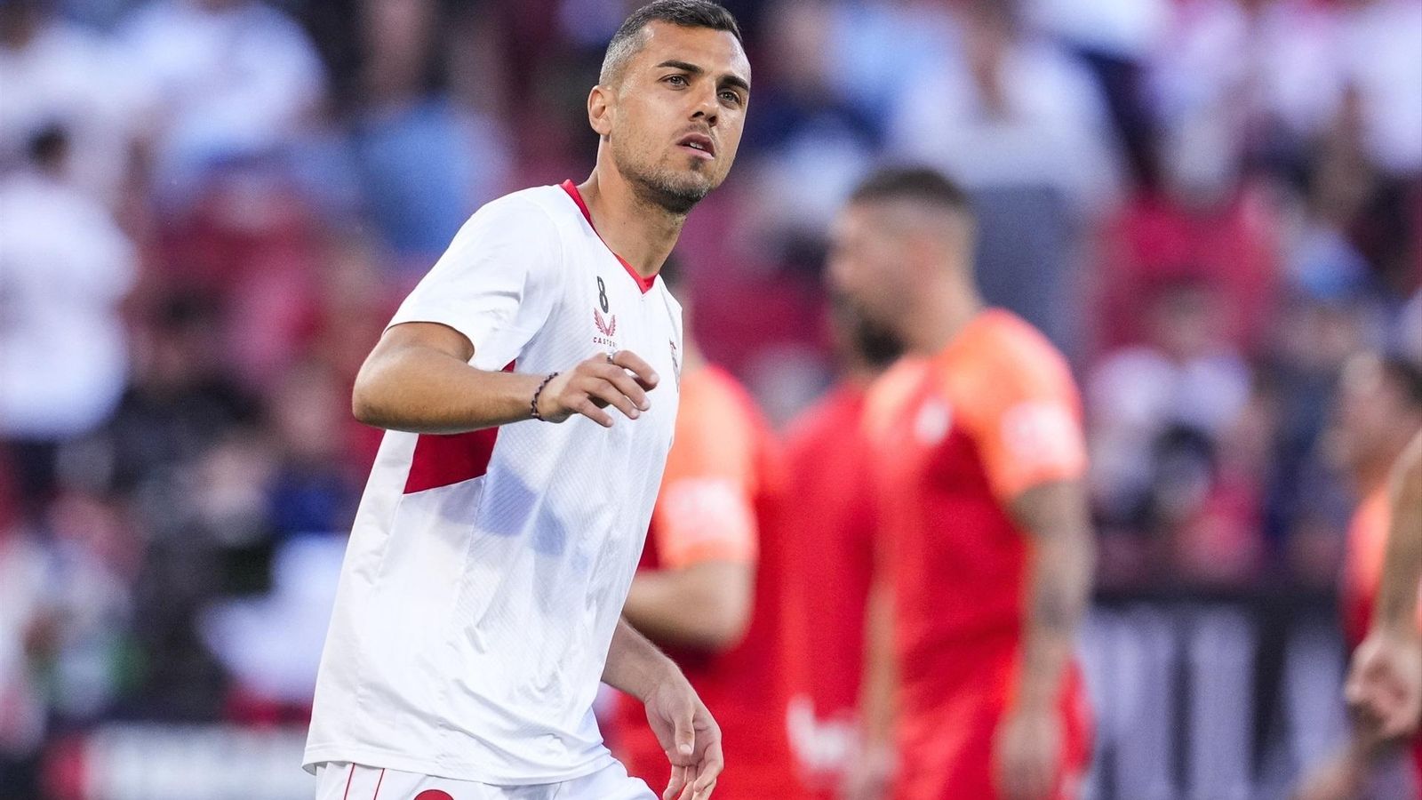 Joan Jordán durante el calentamiento previo al Sevilla-Mallorca