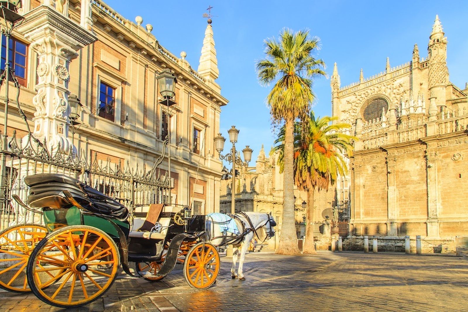 La Catedral de Sevilla es uno de los monumentos más emblemáticos de la ciudad.