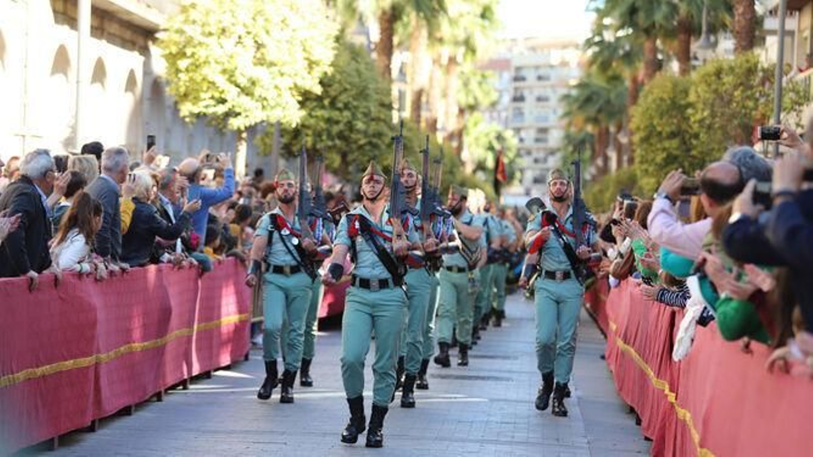 Así fue la procesión del Cristo de la Vera+Cruz acompañado por la Legión en el año 2019