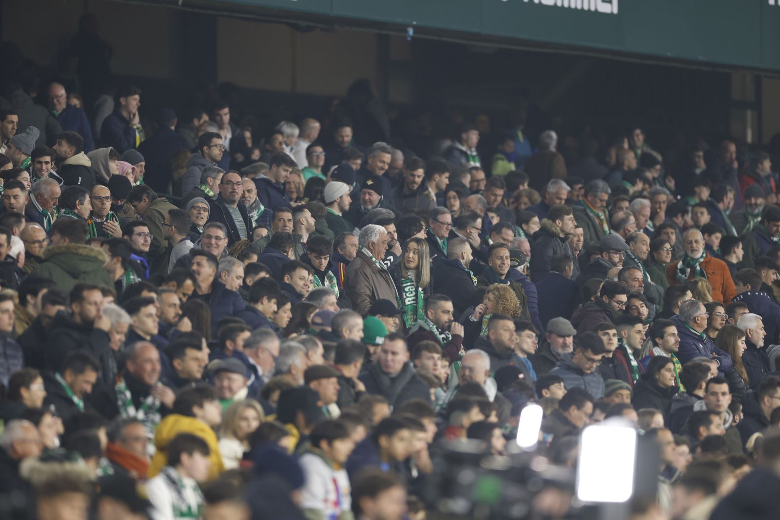 Búscate en las fotos del Betis-Barcelona
