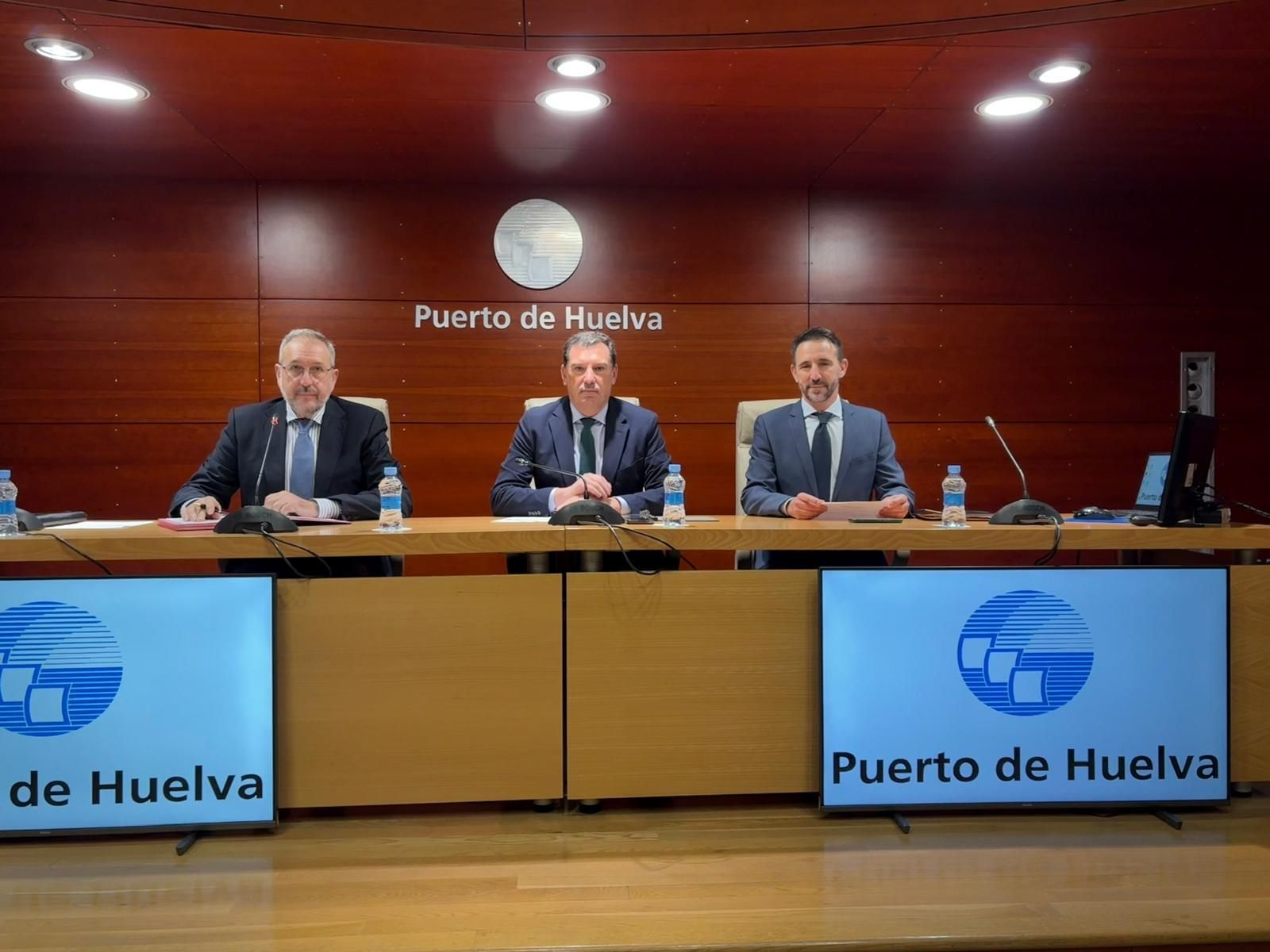 Alberto Santana y Alejandro Andray en la sesión anual del Consejo de Navegación y Puerto de Huelva.