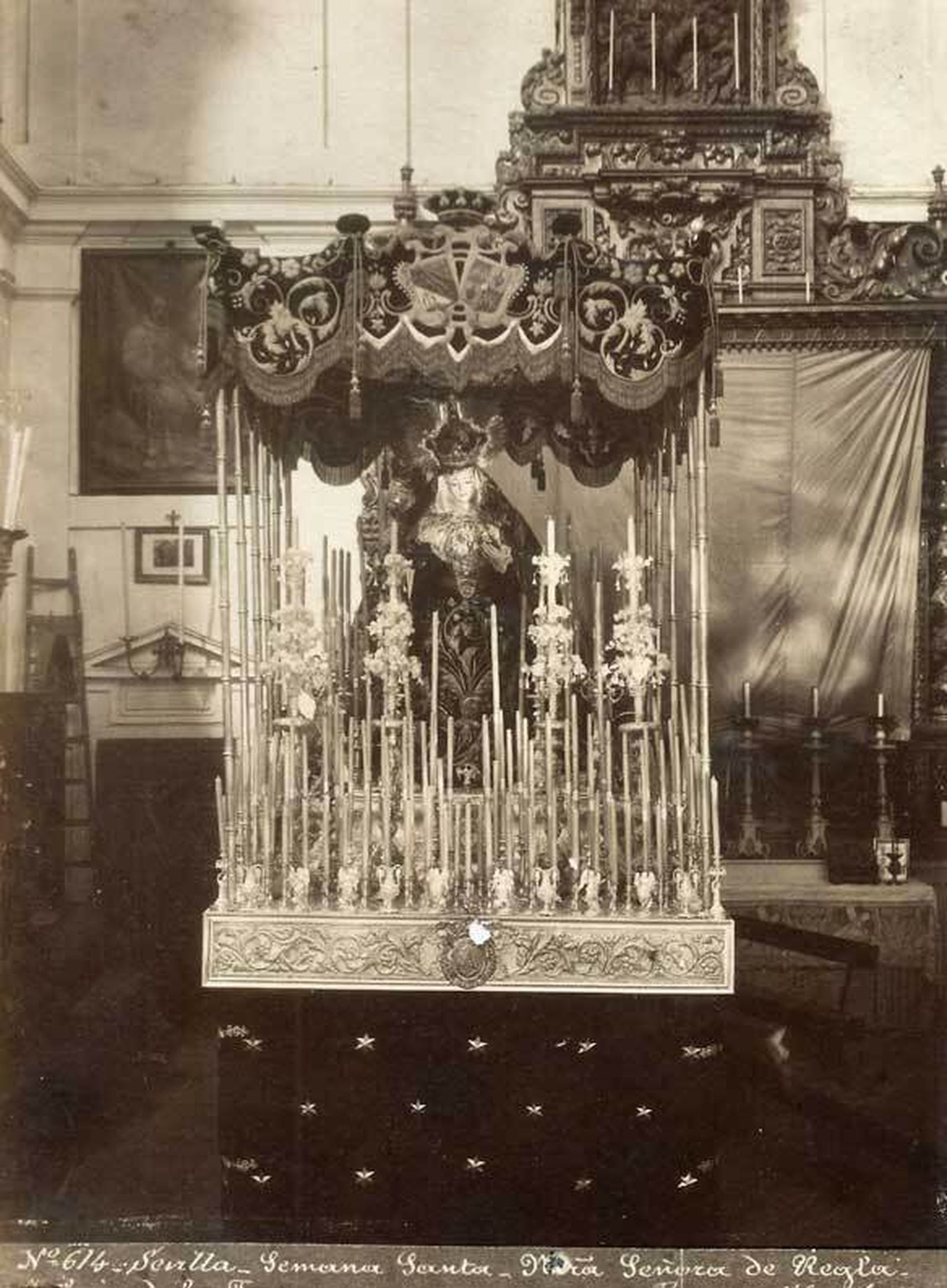 La Virgen de Regla en Los Terceros allá por 1902 con su nuevo palio