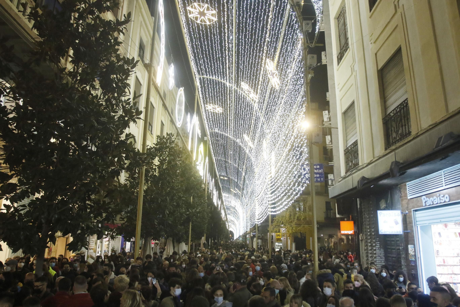 Iluminación en la calle Cruz Conde de Córdoba capital.